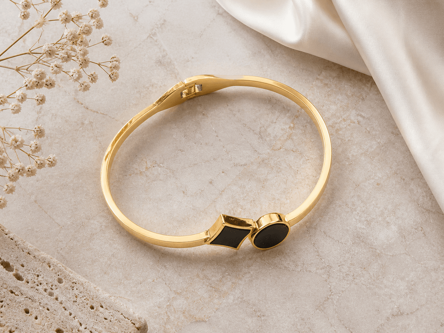 Black Geometric Minimal Bracelet for Women - view 3